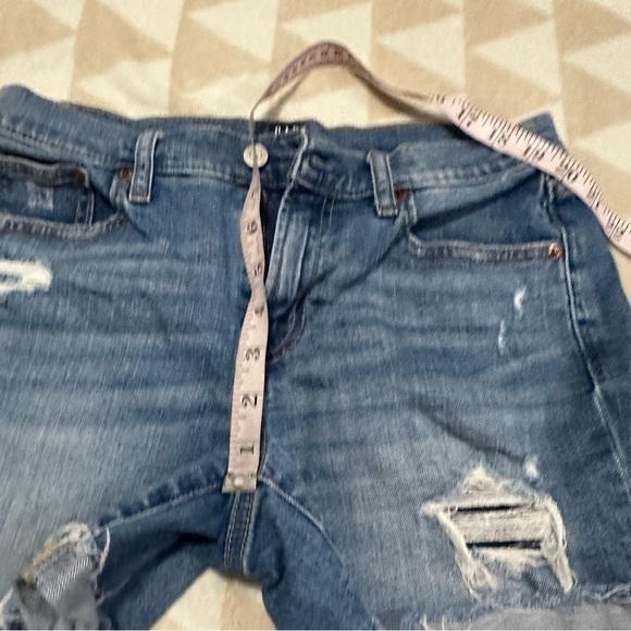 Gap 5” distressed medium wash cuffed shorts - Picture 6 of 6